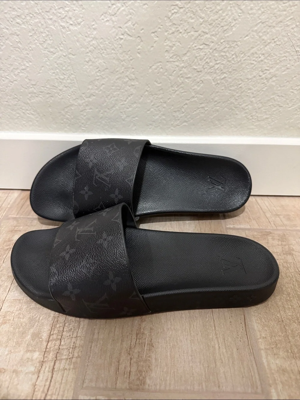 Louis Vuitton image shows